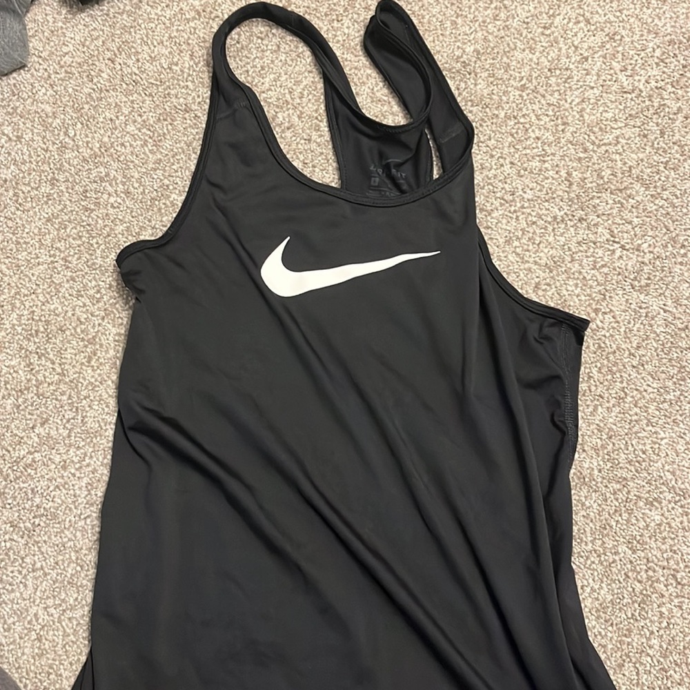 Two Nike Tank Tops - Picture 3 of 4
